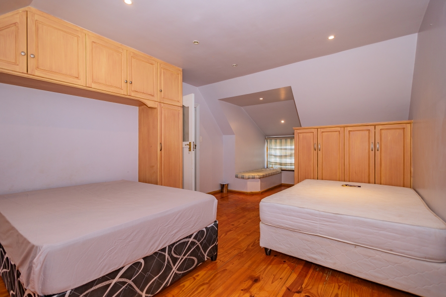 5 Bedroom Property for Sale in Langerug Western Cape